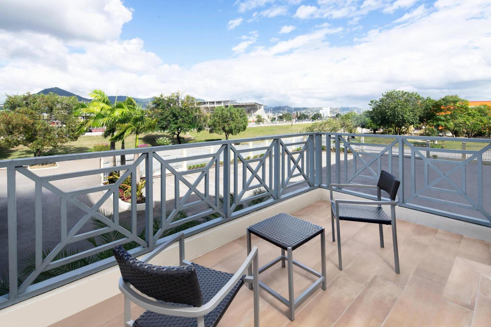 Courtyard By Marriott Port Of Spain Exterior foto